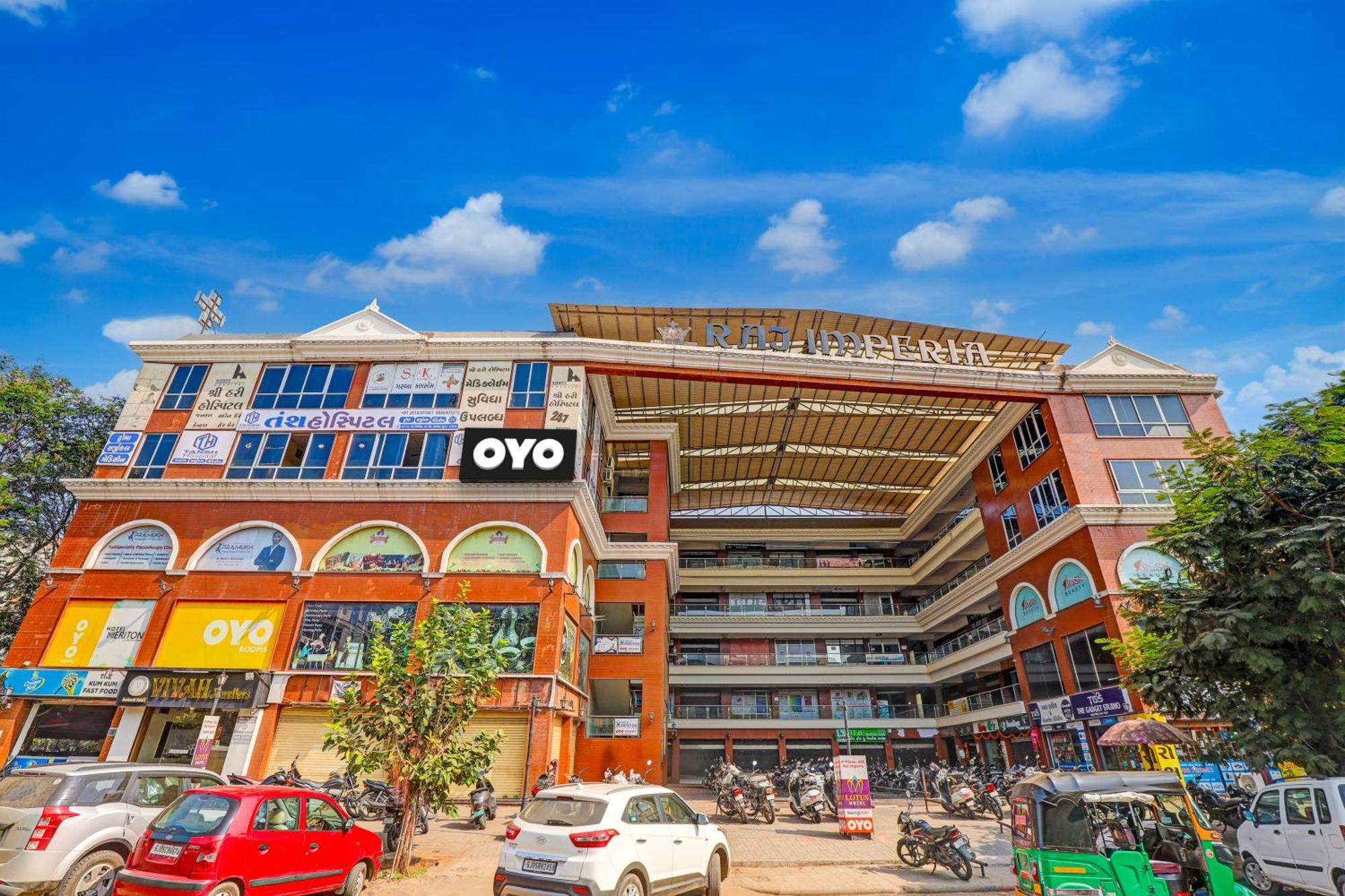 Hotel O Lotus Hotel Surat Exterior foto